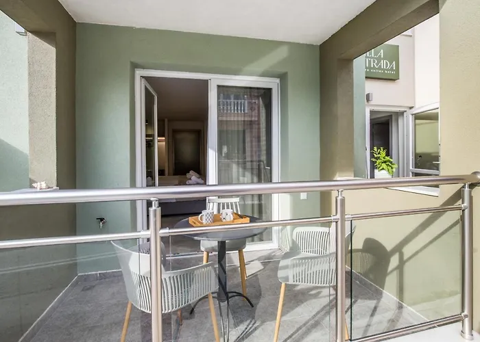 Strada Apartment *