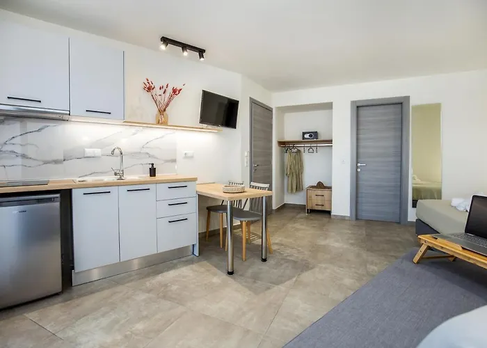 Strada Apartment *