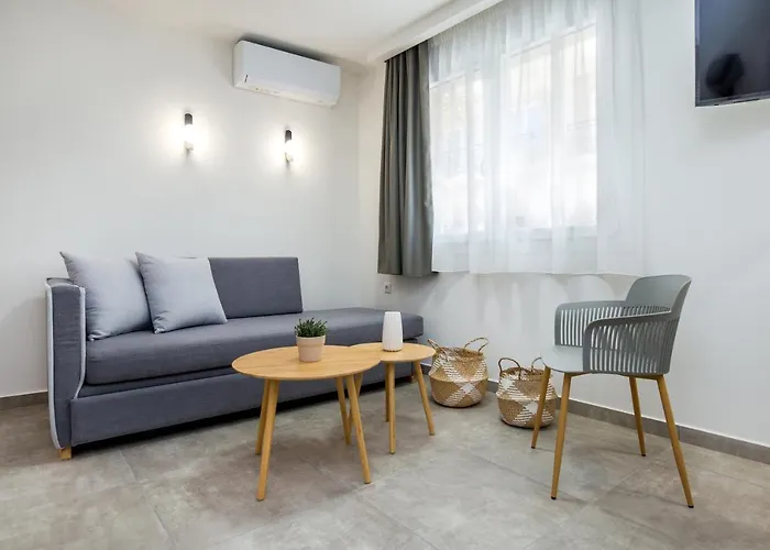 Strada Apartment *