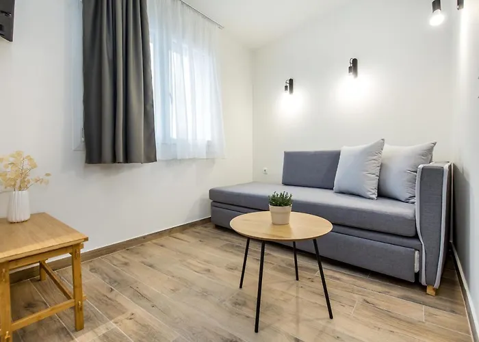 Strada Apartment *