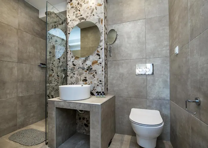 Strada Apartment *
